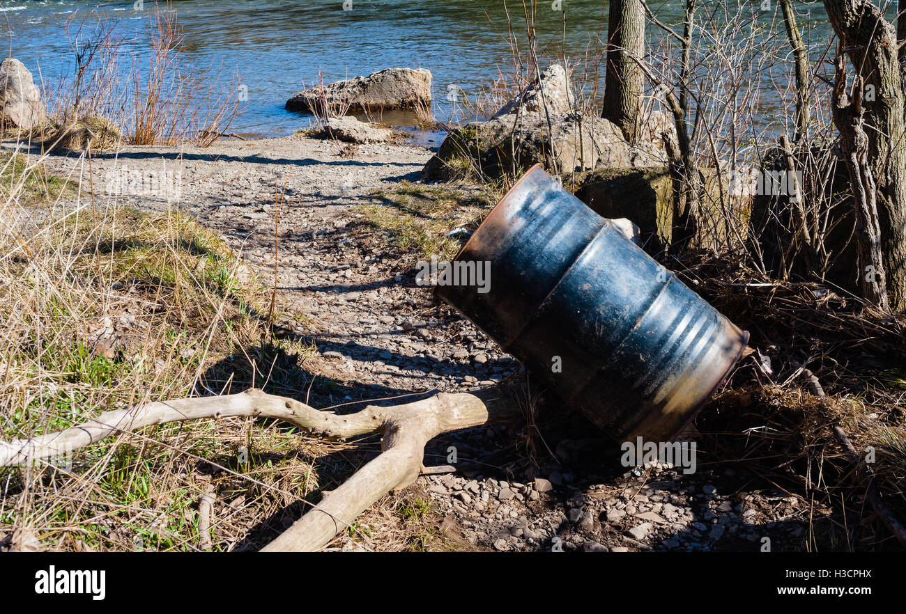 Old metal drum trash can hires stock photography and images Alamy