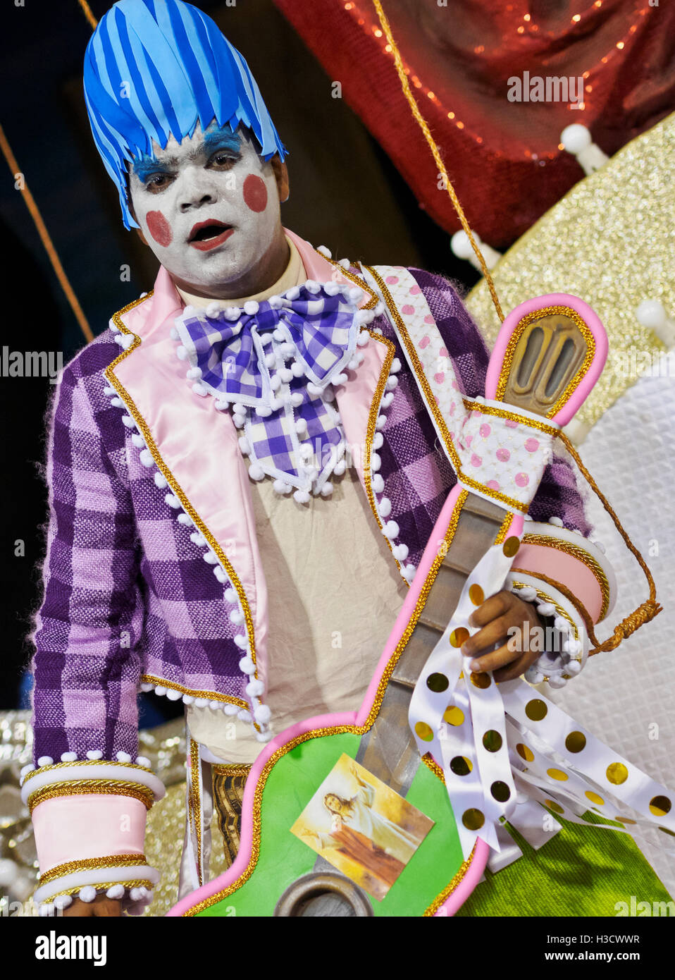 Samba dancer de sapuca hi-res stock photography and images - Alamy