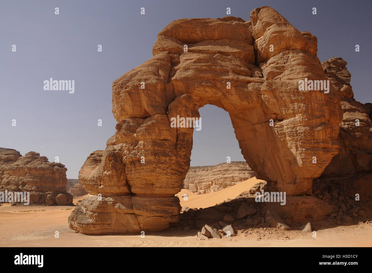 Forzhaga or Hafaz Jar Natural Arch, Tadrart, Acacus, Libya Stock Photo