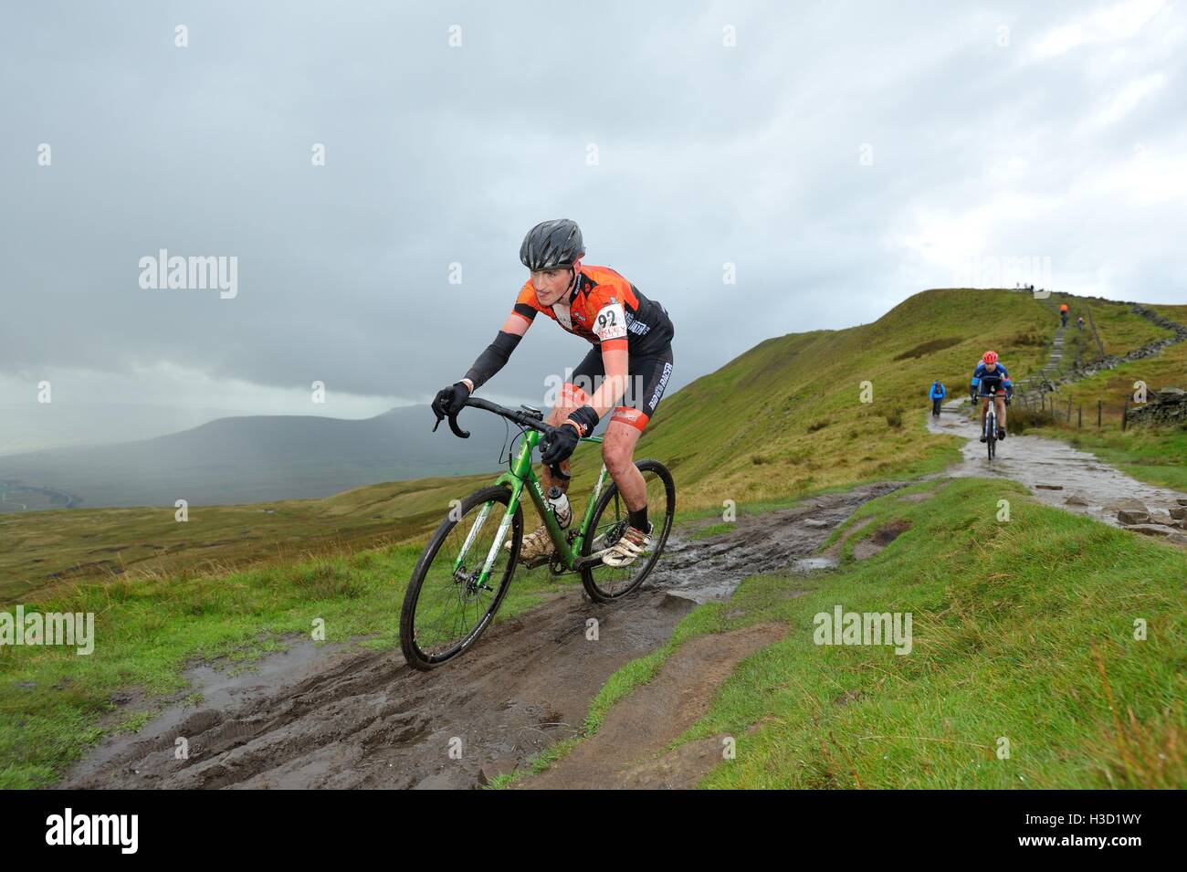 competitors in the 3 peaks cyclocross race on Whernside Stock Photo