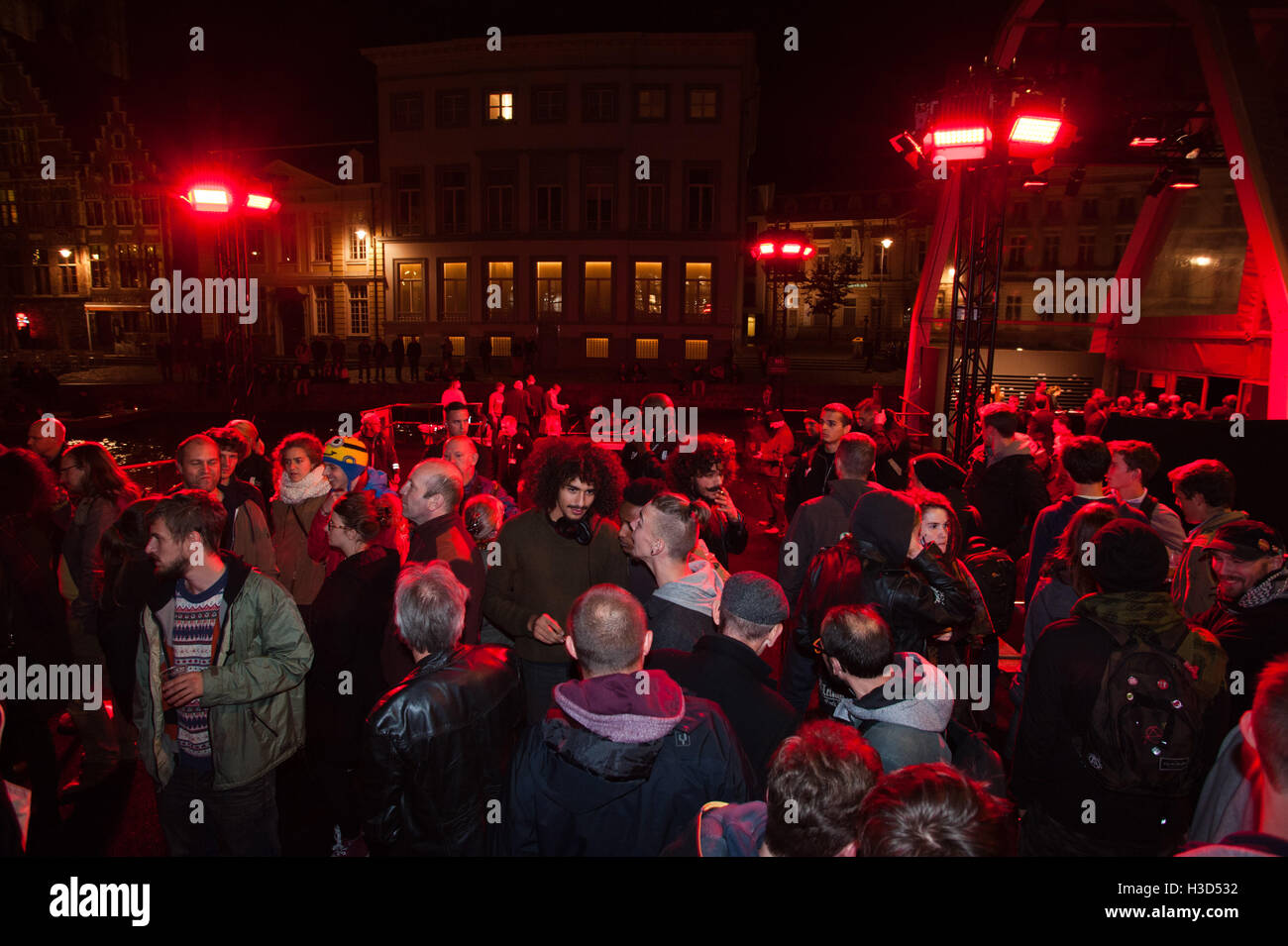 Ghent, Belgium. 06th Oct, 2016. Protesters try to enter a private party in Ghent of the real estate company MG Real Estate because they feel it unrightfully occupies public space. © Frederik Sadones/Pacific Press/Alamy Live News Stock Photo