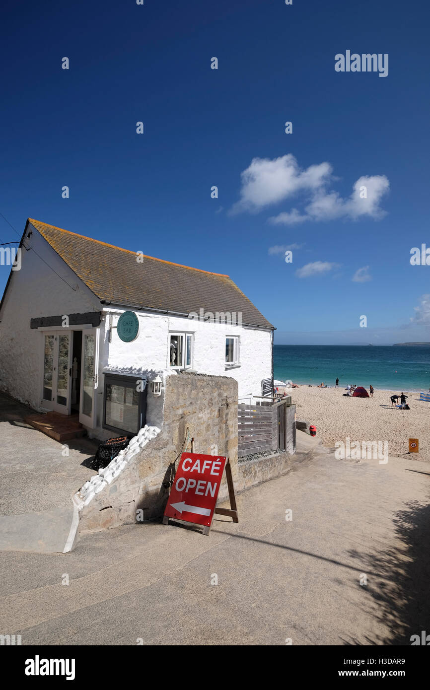 Porthgwidden beach cafe Stock Photo