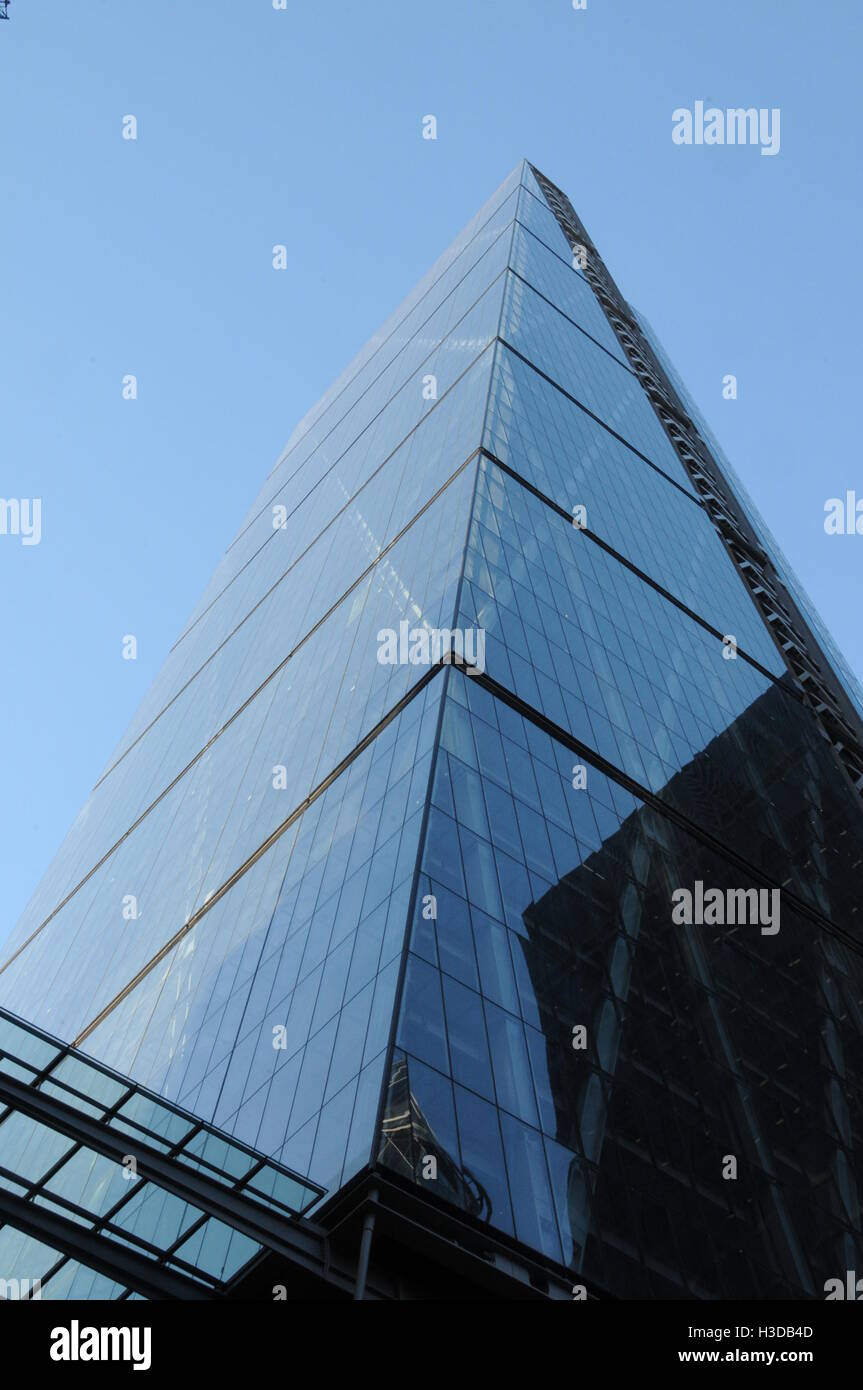 The Leadenhall Building, also known as The Cheese grater Stock Photo ...