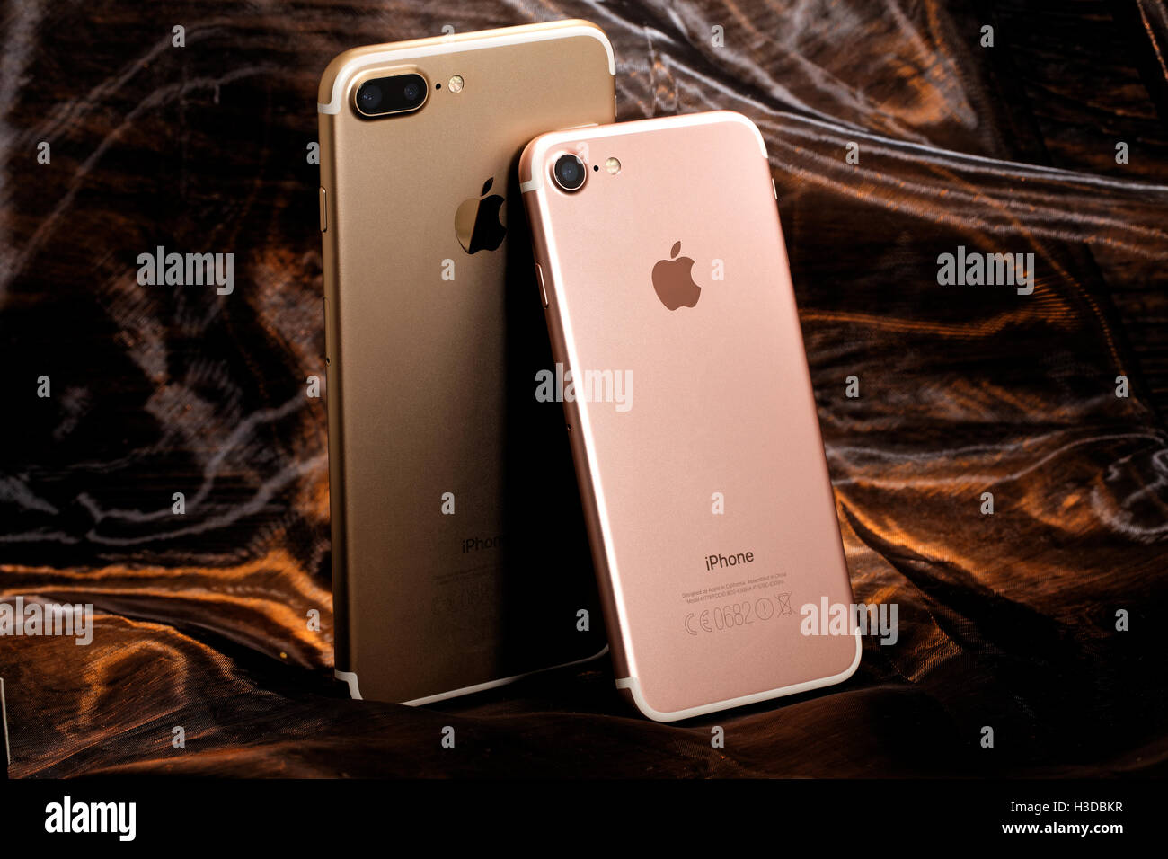 Golden iPhone 7 Plus and pink iPhone 7 Stock Photo - Alamy