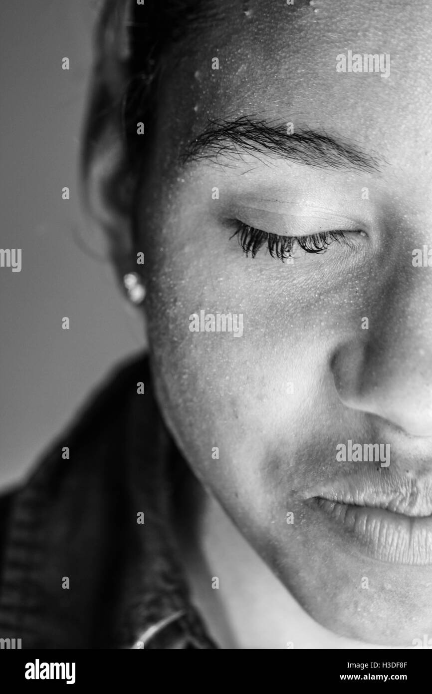 Girl with eyes closed hi-res stock photography and images - Alamy