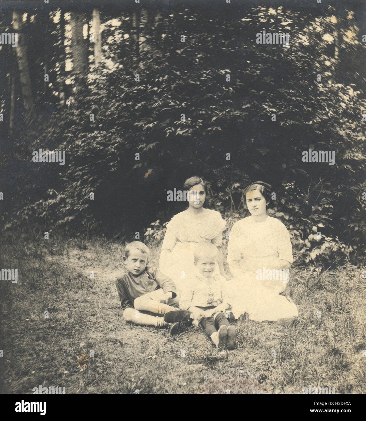 Vintage group portrait of children outdoors, Russia in the late 19th and early 20th century Stock Photo