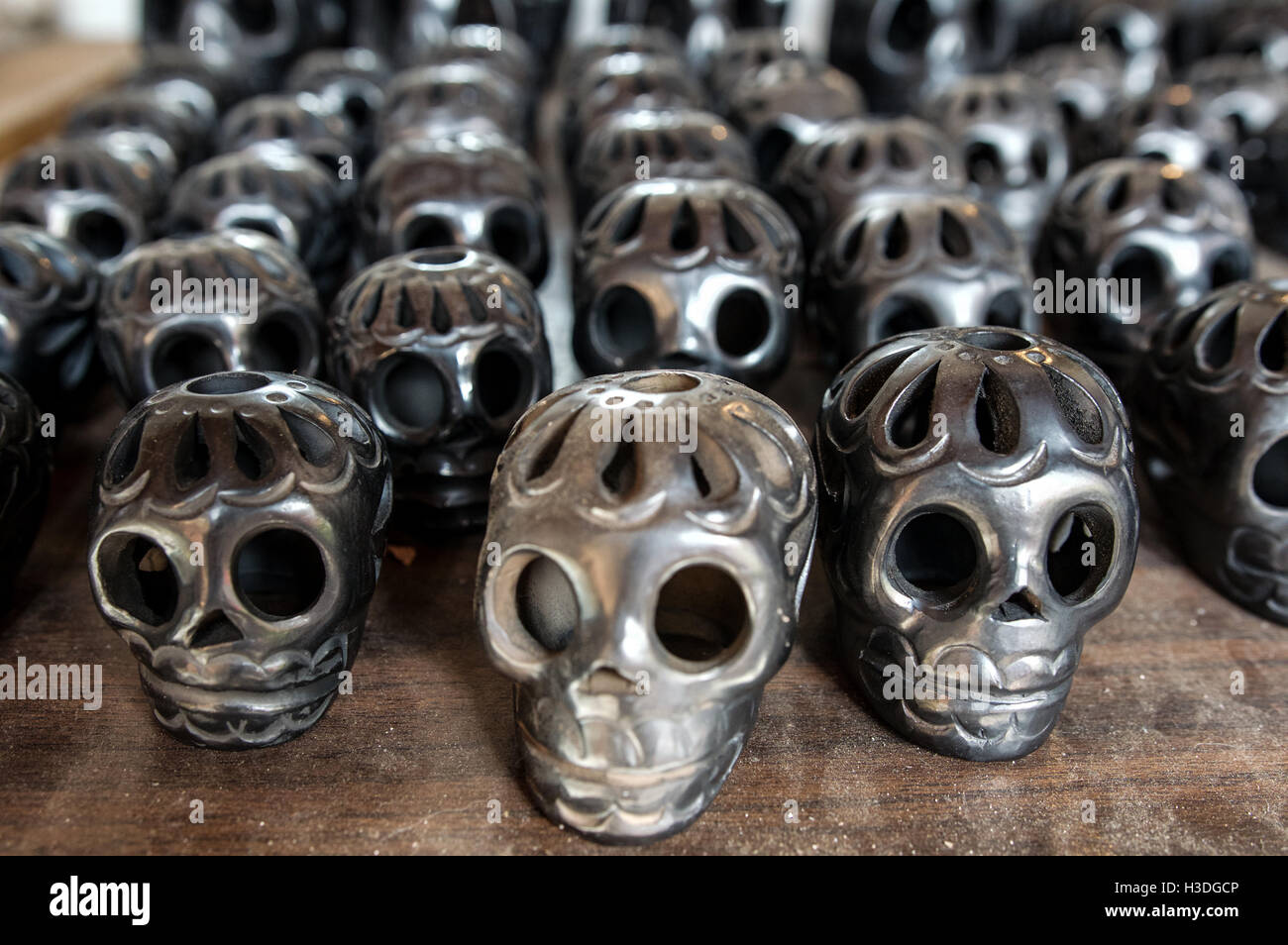 Sculpted black clay skulls at a stand in New Mexico Stock Photo