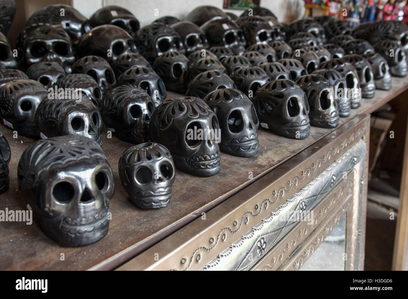 Sculpted black clay skulls at a stand in New Mexico Stock Photo