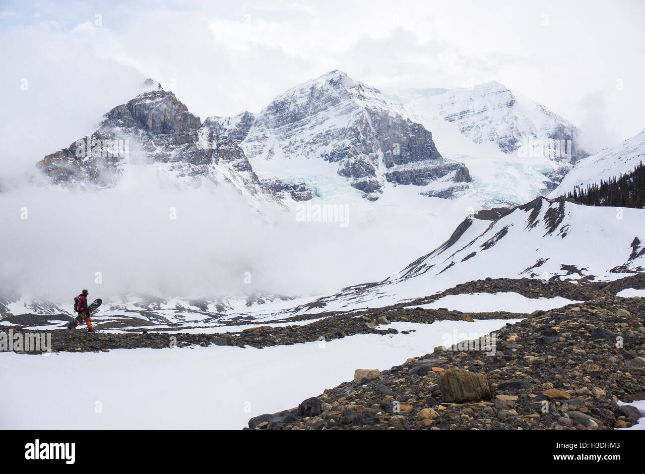 Snowboarder exploring the Icefields Parkway in Canada Stock Photo