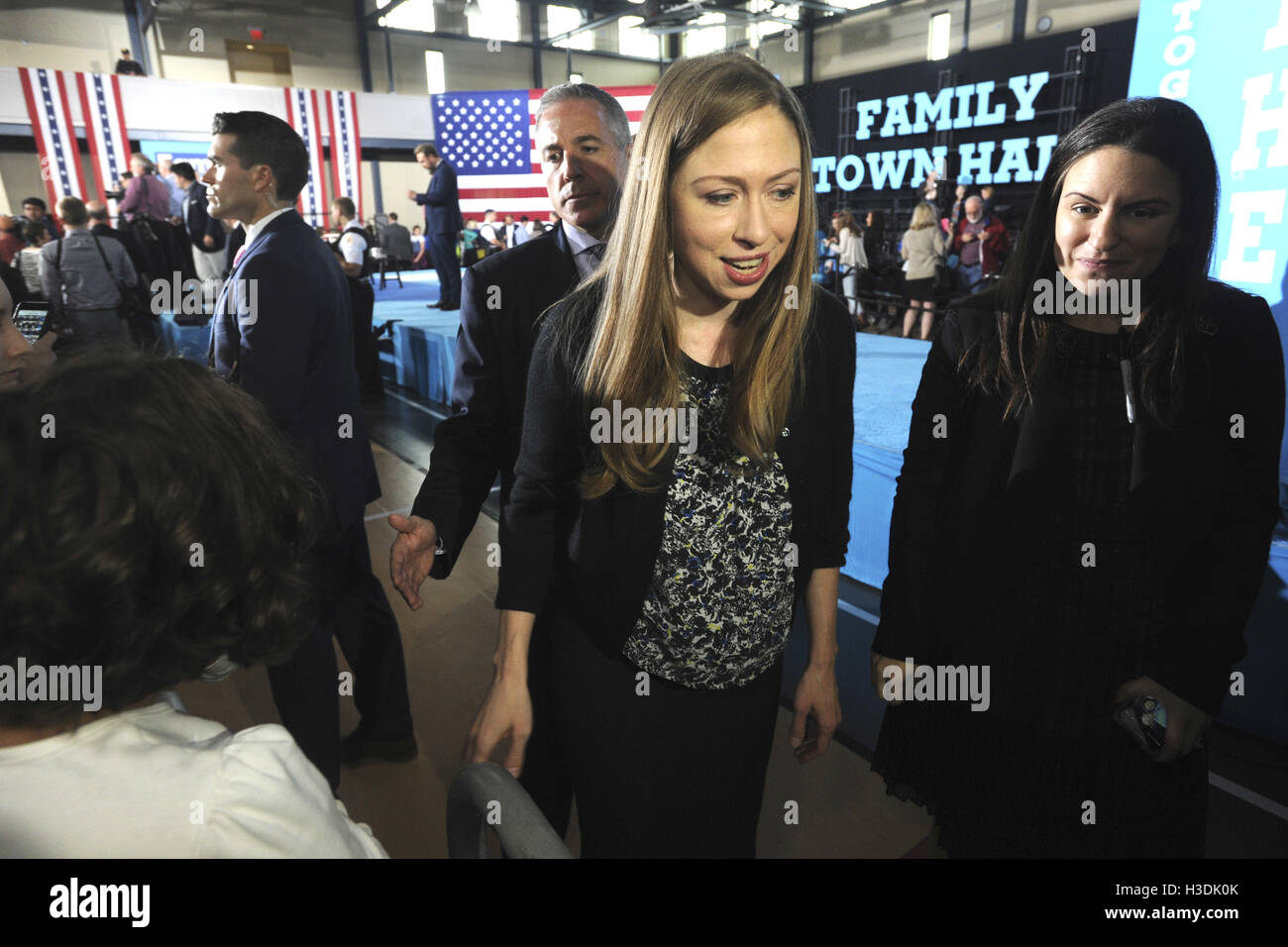 Haverford, USA. 4th Oct, 2016. Chelsea Clinton greets Hillary Clinton's supporters after a conversation with families about her agenda to support children and families and create an economy that works for everyone at Haverford Community Recreation & Environmental Center on October 4, 2016 in Haverford, USA. | Verwendung weltweit/picture alliance © dpa/Alamy Live News Stock Photo