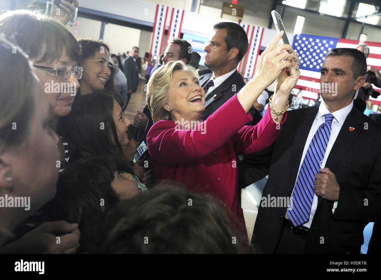 Haverford, USA. 4th Oct, 2016. Hillary Clinton greets supporters after a conversation with families about her agenda to support children and families and create an economy that works for everyone at Haverford Community Recreation & Environmental Center on October 4, 2016 in Haverford, USA. | Verwendung weltweit/picture alliance © dpa/Alamy Live News Stock Photo
