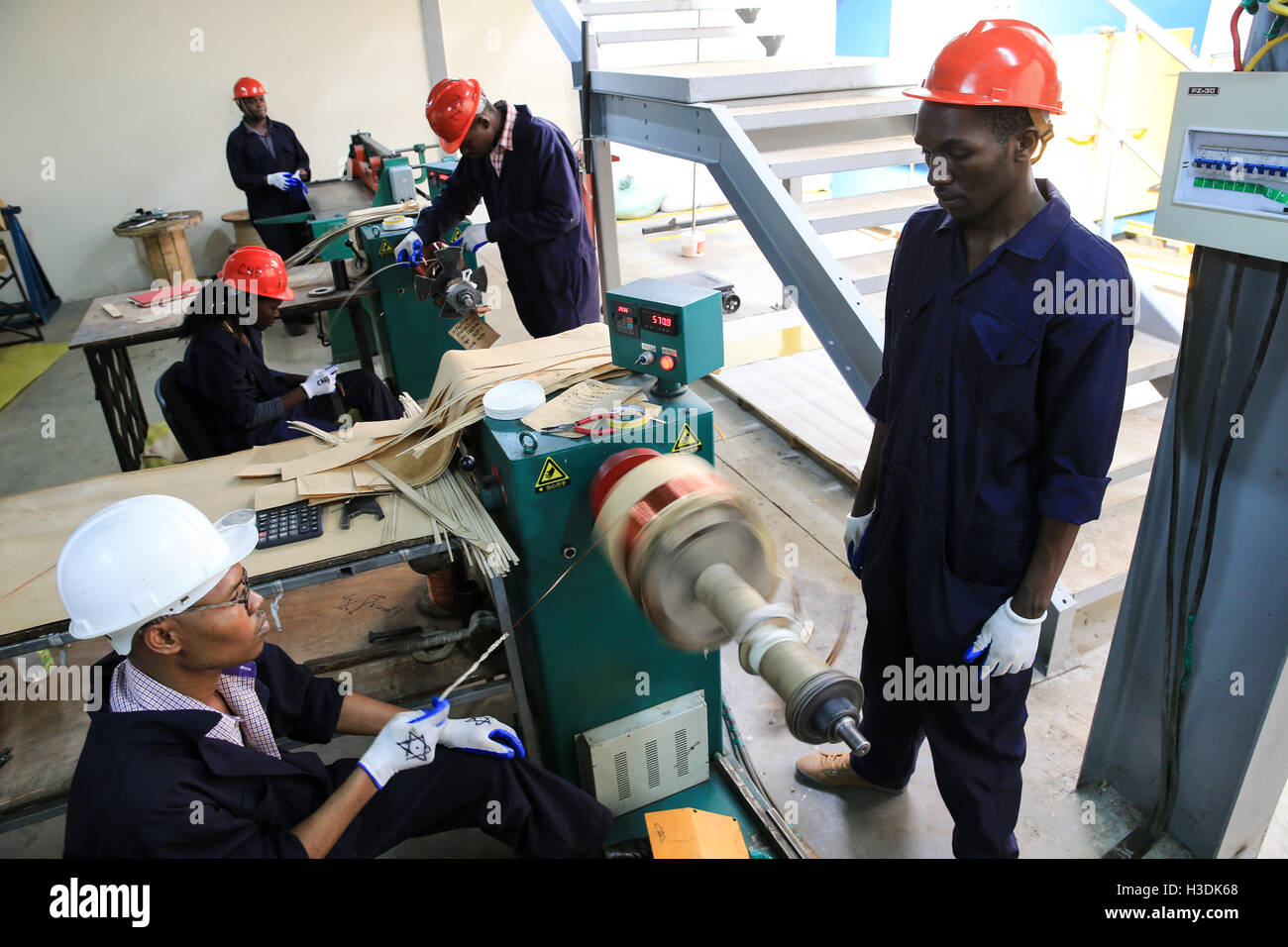Nairobi, Kenya. 5th Oct, 2016. Kenyan technicians work at Yocean manufacturing transformers factory on the outskirts of Nairobi, Kenya, on Oct. 5, 2016. Kenya's first transfomer-manufacturing plant, set up by Chinese company Yocean Group, opened on Wednesday. Kenya has been relying on transformers from abroad, mostly from India. Kenya's Cabinet Secretary for Energy and Petroleum, Charles Keter, said the plant will ease procurement of transformers and other electrical appliances. © Pan Siwei/Xinhua/Alamy Live News Stock Photo