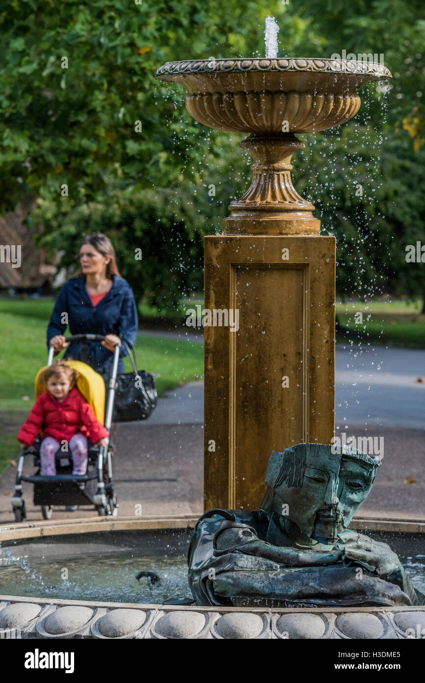 London, UK. 5th October, 2016. Eddie Martinez, half stepping hot stepper, 2016, Timothy Taylor gallery - The Frieze Sculpture Park 2016 comprises 19 large-scale works, set in the English Gardens between Frieze Masters and Frieze London. Selected by Clare Lilley (Yorkshire Sculpture Park), the Frieze Sculpture Park will feature 19 major artists including Conrad Shawcross, Claus Oldenburg, Nairy Baghramian, Ed Herring, Goshka Macuga and Lynn Chadwick. The installations will remain on view until 8 January 2017. Credit:  Guy Bell/Alamy Live News Stock Photo