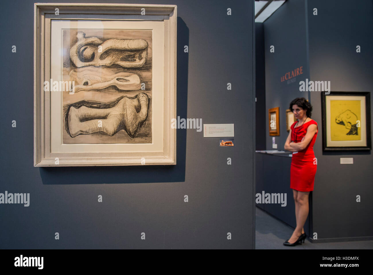 London, UK. 5th October, 2016. Henry Moore Sketch for the Reclining Figures wood carving in the Le Claire Gallery - Frieze Masters London 2016, Regents Park, London. It covers several thousand years of art from 130 of the world’s leading modern and historical galleries. The vetted artworks spanning antiquities, Asian art, ethnographic art, illuminated manuscripts, Medieval, modern and post-war, Old Masters and 19th-century, photography, sculpture and Wunderkammer.  The fair is open to the public 06-09 October. Credit:  Guy Bell/Alamy Live News Stock Photo