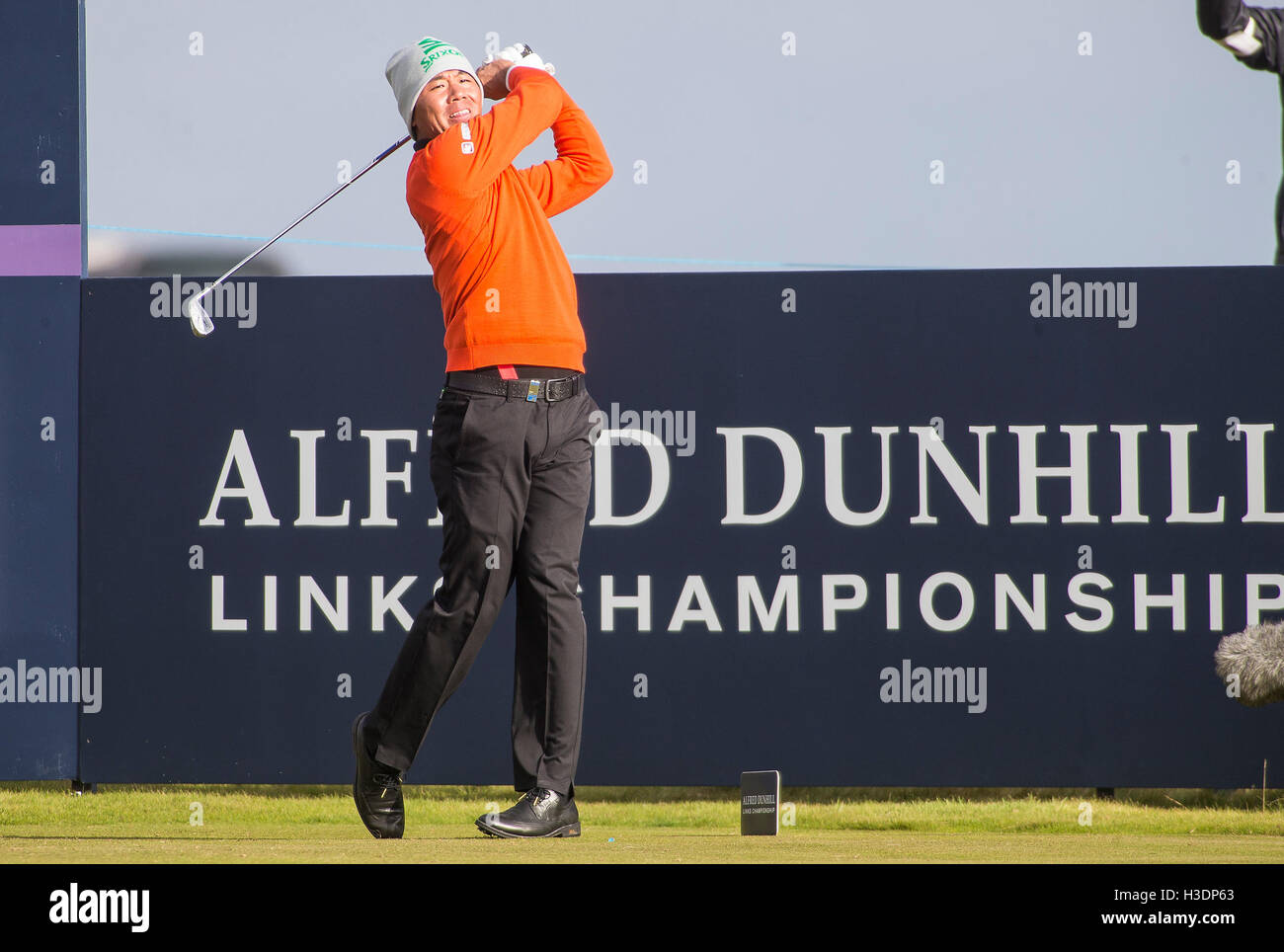 Carnoustie Golf Course, Fife, Scotland. 06th Oct, 2016. Alfred Dunhill Links Championship Golf 1st Round. Golfer Ashun Wu teeing off the 17 tee at Carnoustie on the first round of the Dunhill Links Championship Golf. Credit:  Action Plus Sports/Alamy Live News Stock Photo