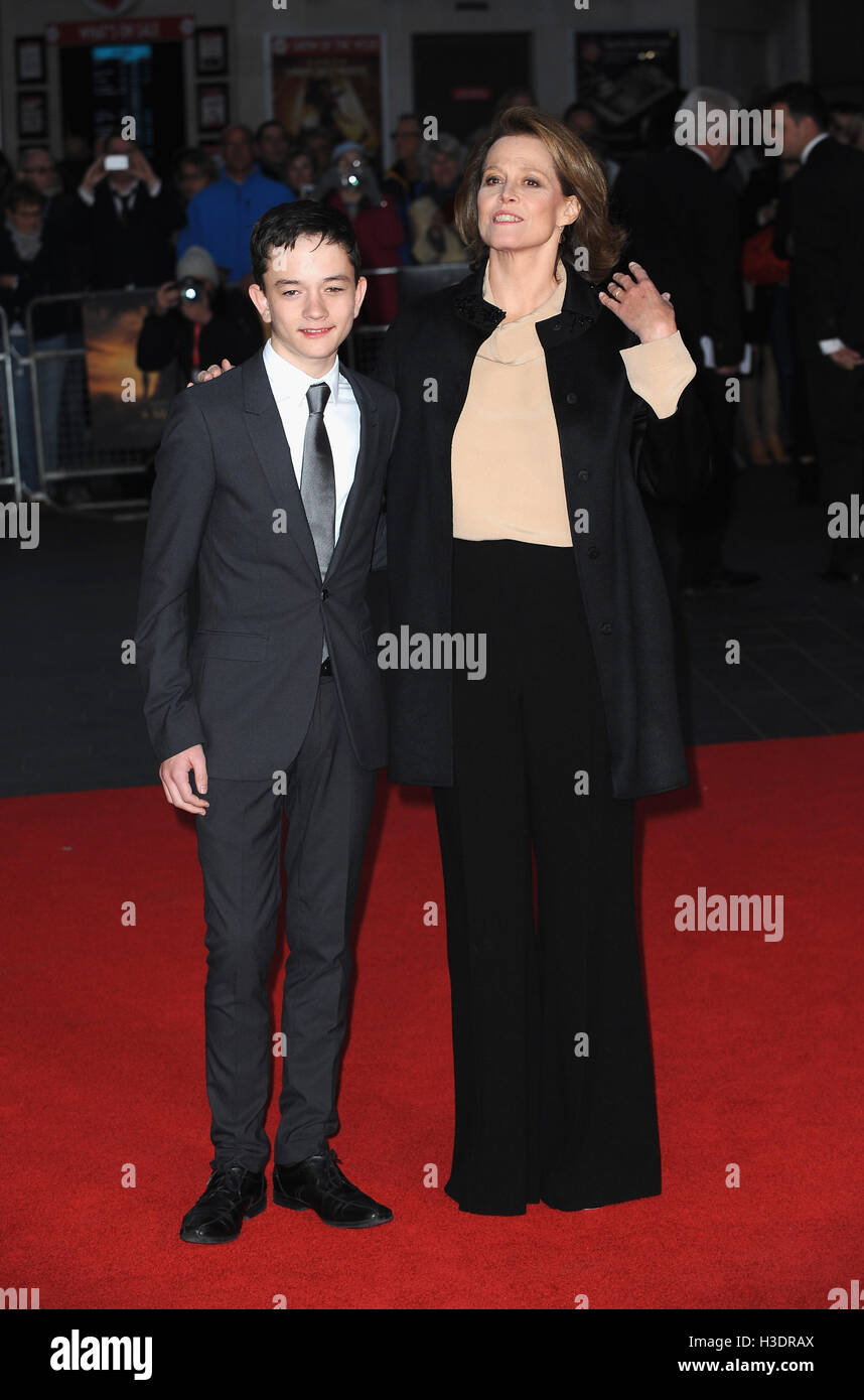 London, UK. 6th Oct, 2016. Lewis MacDougall and Sigourney Weaver attend ...