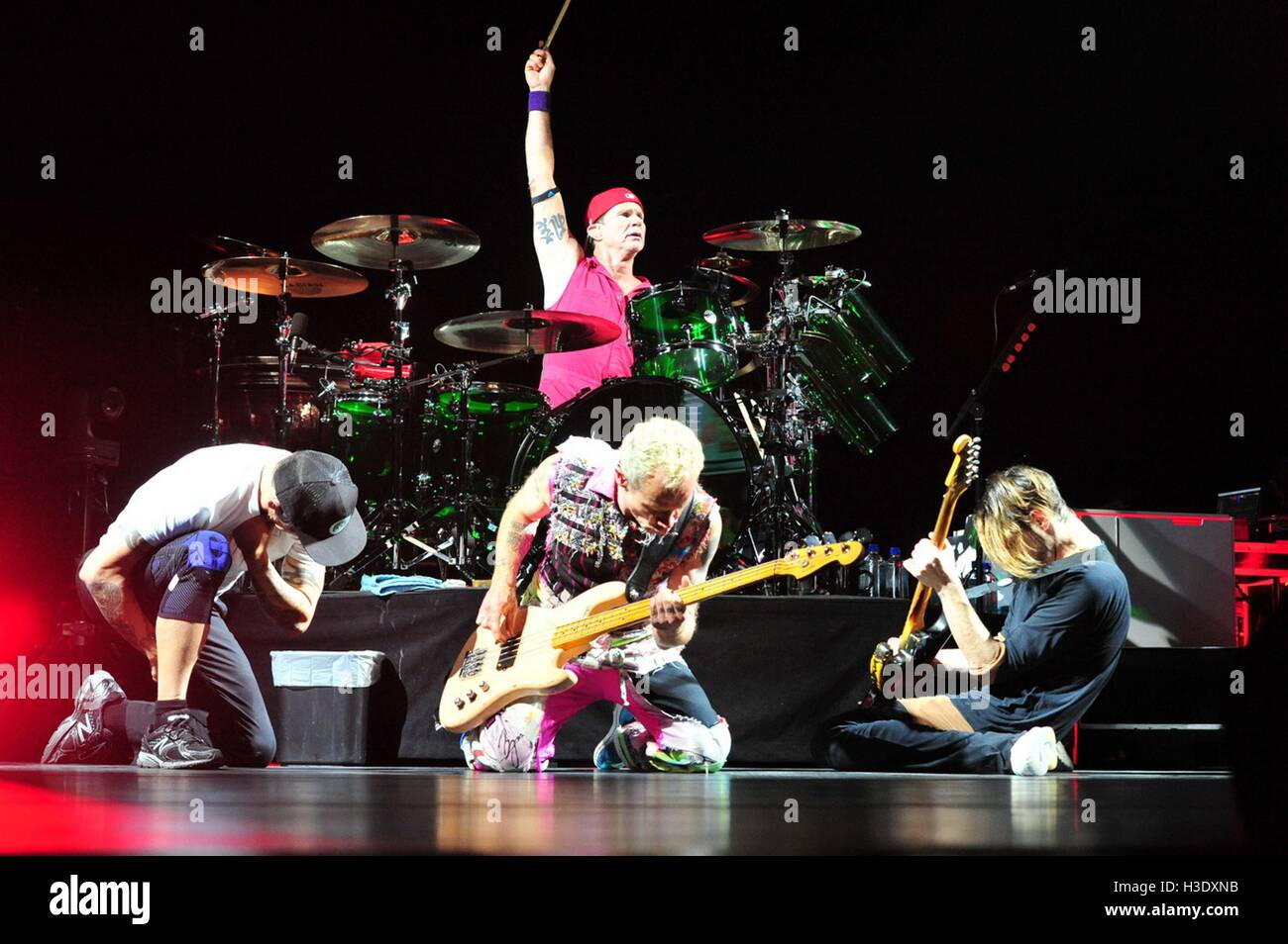 Red hot chili peppers live hi-res stock photography and images - Alamy