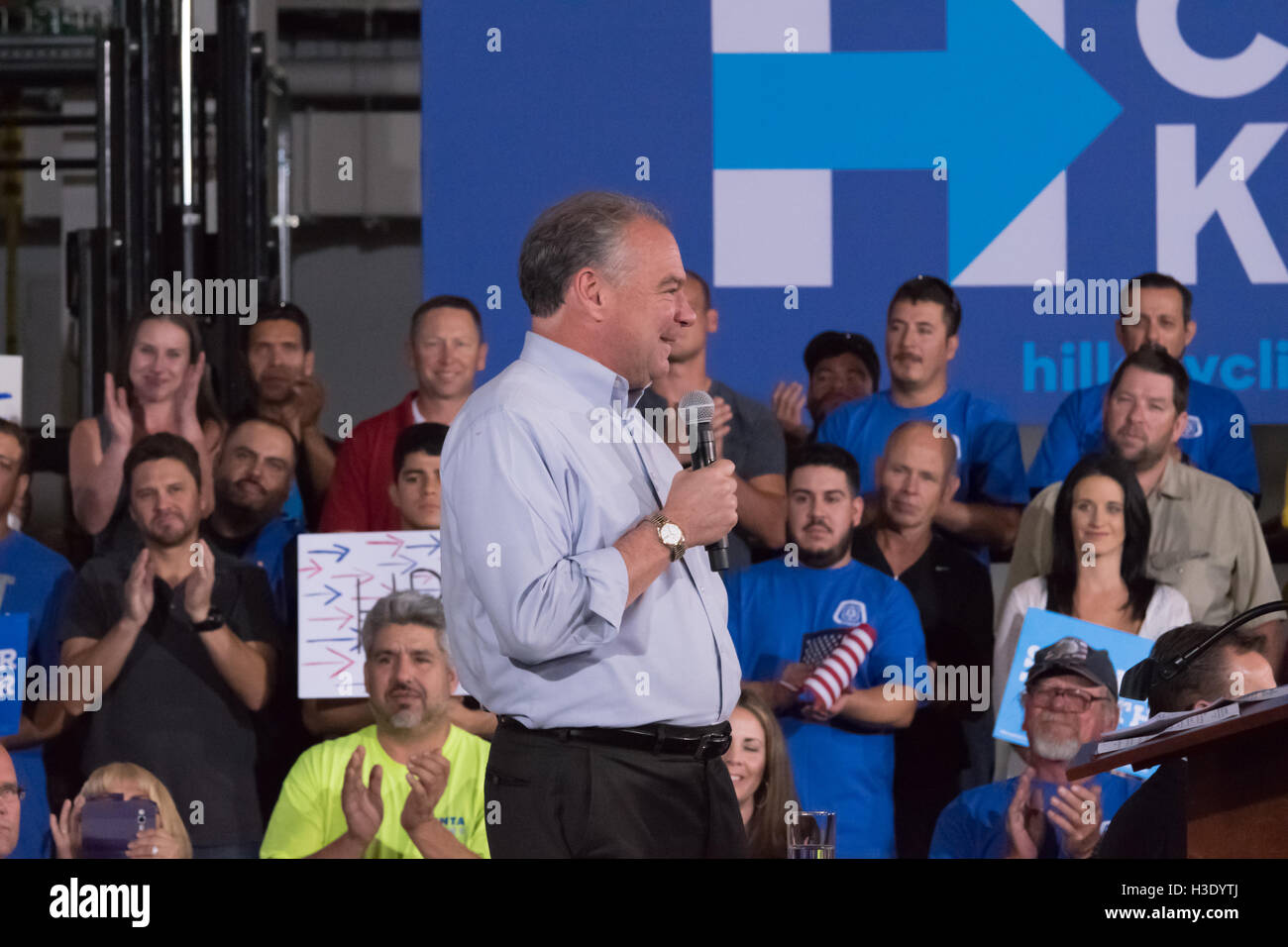 Las Vegas, Nevada, USA. 6th October, 2016. Senator Tim Kaine speaks to ...