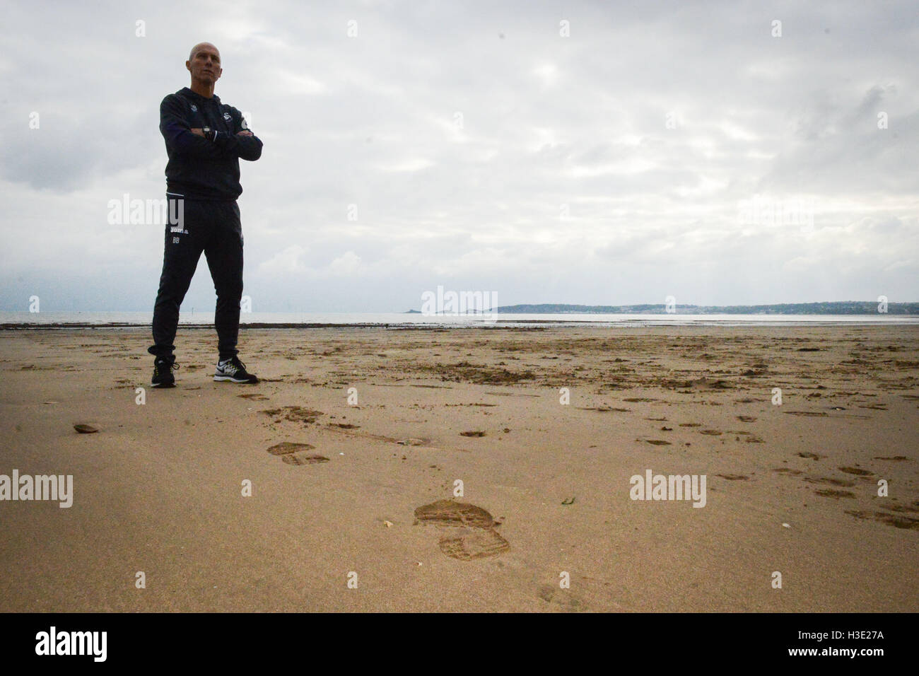Swansea, Wales, UK. 7th October 2016. Swansea City new manager, Bob Bradley pictured posing for photographers on Swansea Bay after the official press conference at the Marriott Hotel Swansea. Credit:  Robert Melen/Alamy Live News Stock Photo