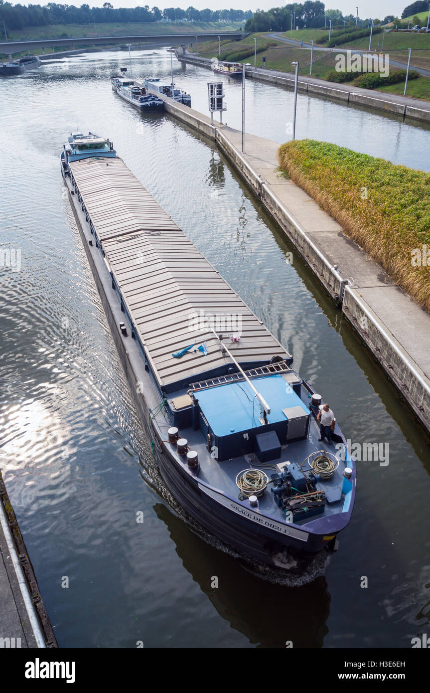 Belgian freighter 'Grace de Dieu 1' entering the boat lift, Strépy-Thieu, Le Roeulx, Mons, Hainaut, Belgium Stock Photo