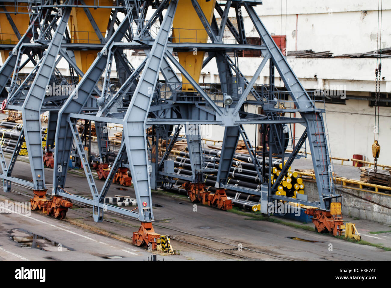 Big cranes dock in hi-res stock photography and images - Alamy