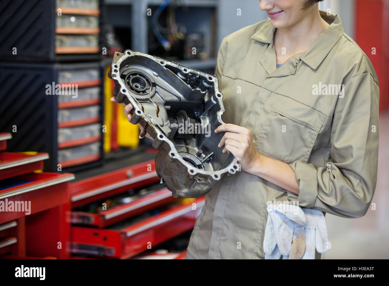 Mechanic female hi-res stock photography and images - Alamy