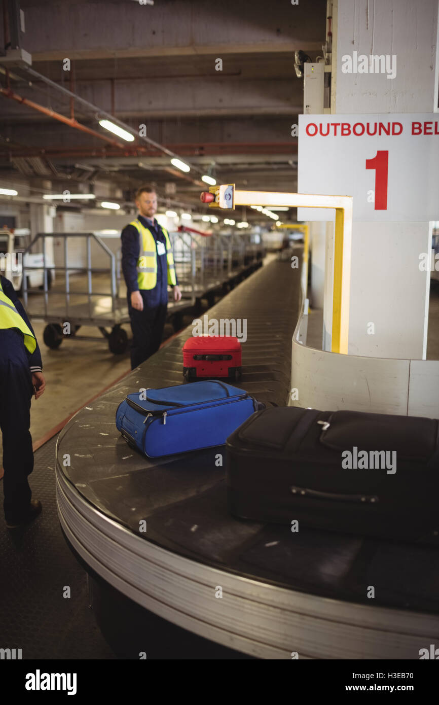 Airport baggage claim carousel conveyor hi-res stock photography and ...