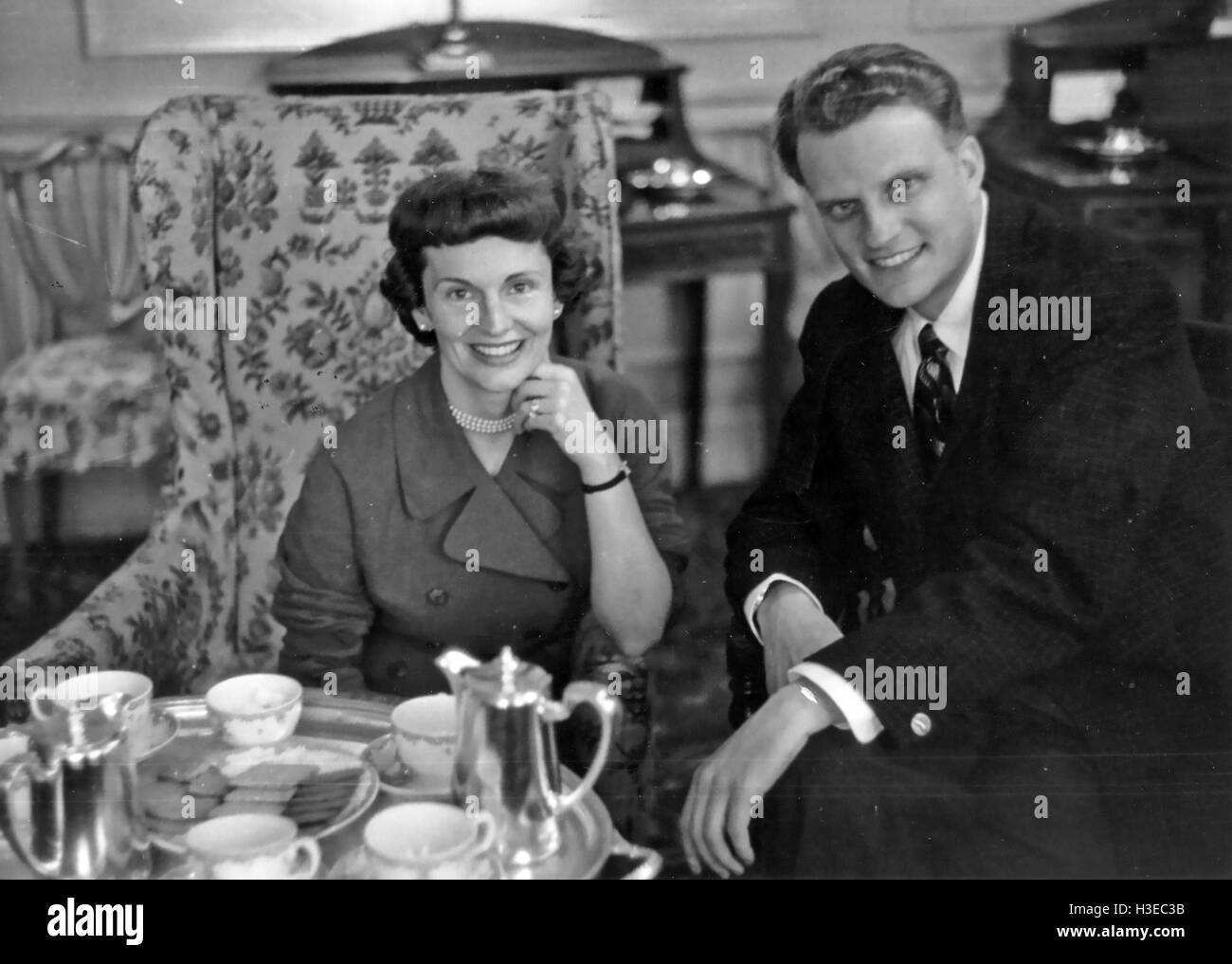 BILLY GRAHAM American evangelist with wife Ruth at Brown's Hotel, London, about 1960 Stock Photo