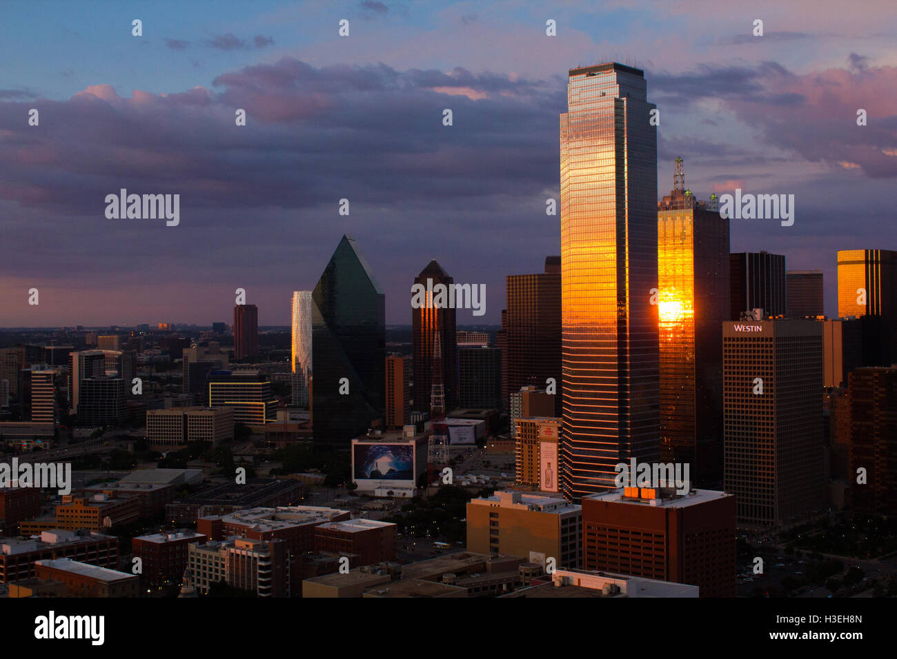 Downtown dallas at sunset hires stock photography and images Alamy