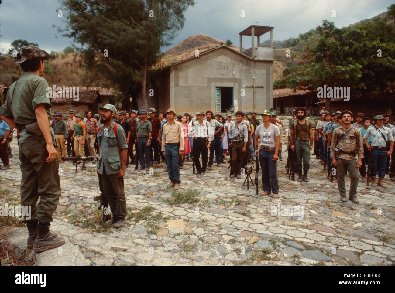 CHALATENANGO,  EL SALVADOR, FEB 1984: - Within the FPL Guerrilla's Zones of Control - Comandante Douglas speaks to some of the guerrillas that had been gathered for an offensive. Stock Photo