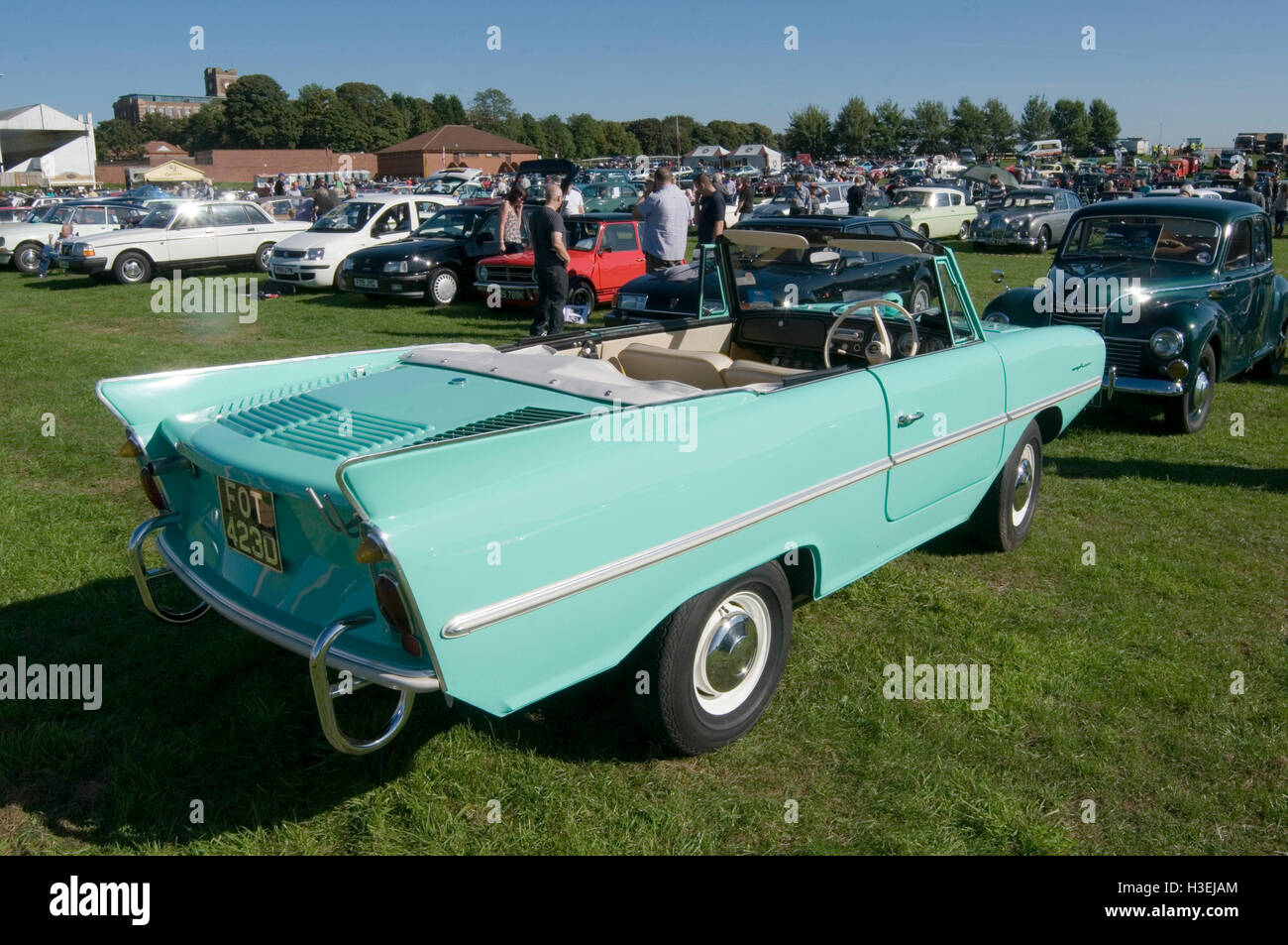 Amphibious car hi-res stock photography and images - Alamy