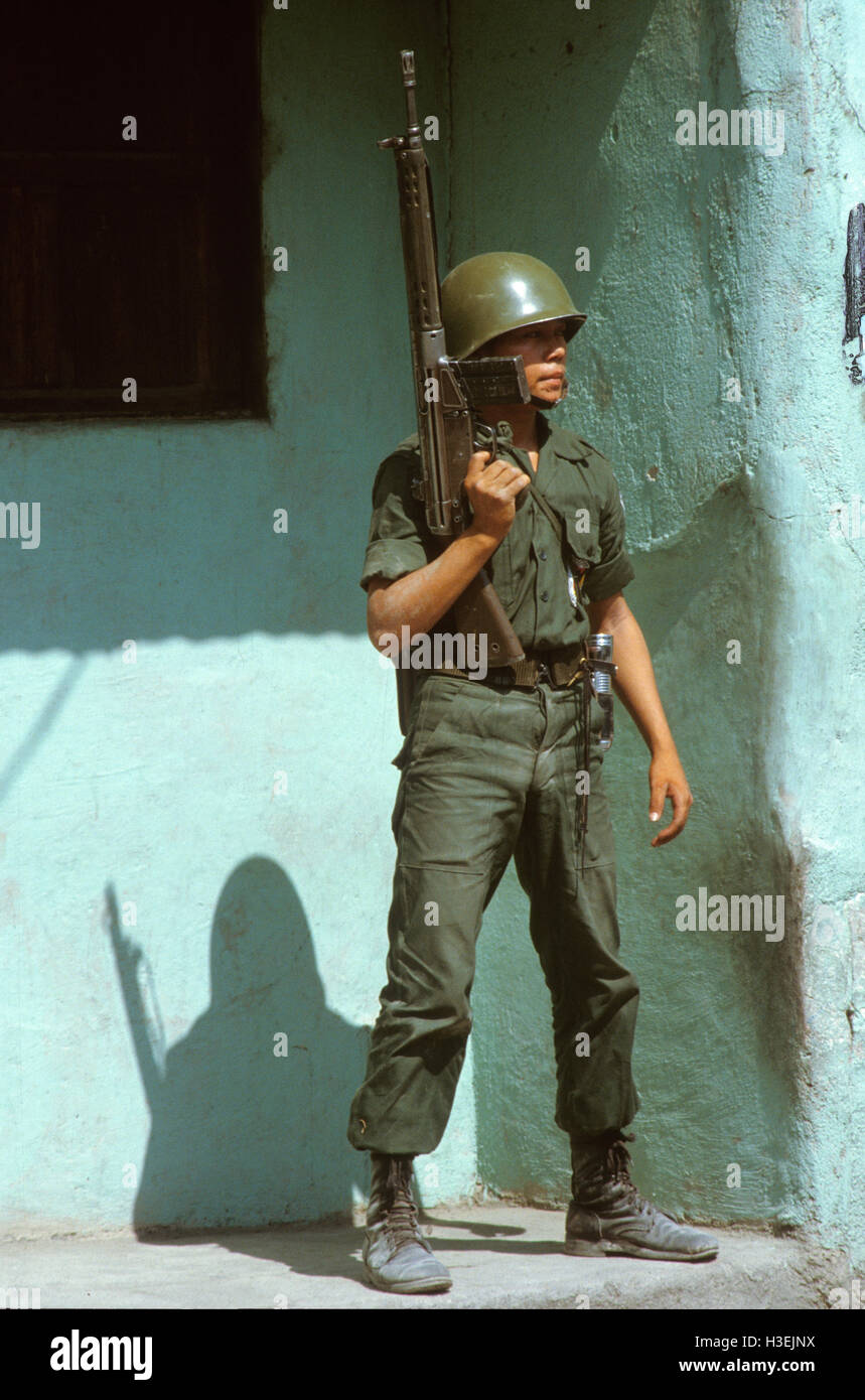 USULATAN, EL SALVADOR, MARCH 1982: U.S. trained and equipped Atlacatl Brigade of the Salvadoran army on patrol near Usulatan Stock Photo