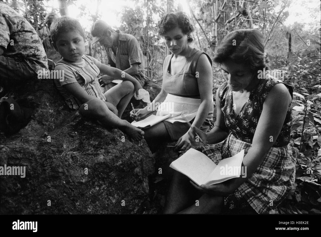 GUAZAPA, EL SALVADOR, FEB 1984: - Within the FPL Guerrilla's Zones of Control - an adult literacy class held daily under trees to prevent being spotted by the airforce. Stock Photo