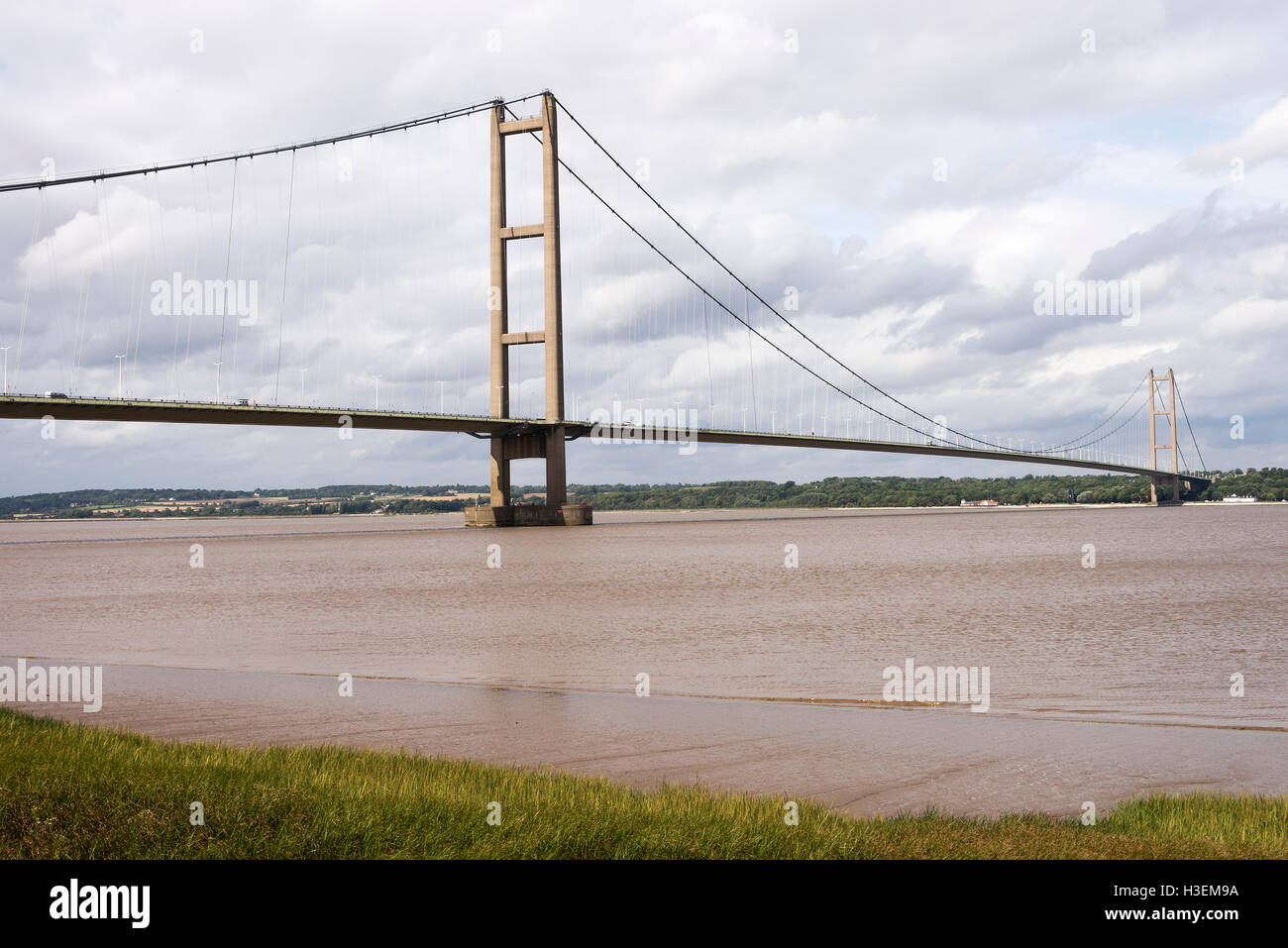 The Humber Suspension Bridge Crossing the River Humber Estuary from Lincolnshire to Yorkshire England United Kingdom UK Stock Photo