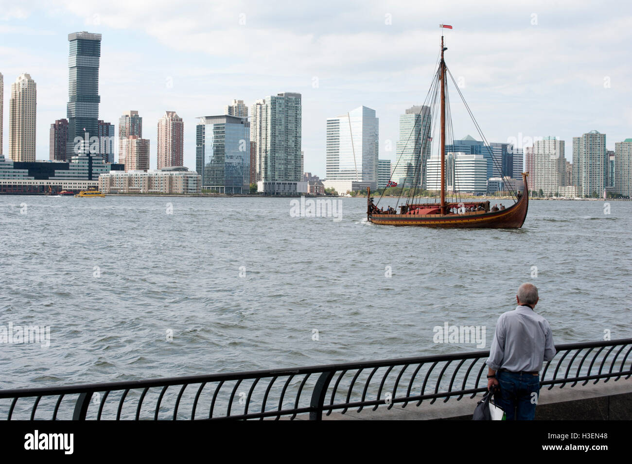 The Viking longship, Draken Harald Hårfagre in the Hudson River between Battery Park City, Manhattan, and Jersey City, N.J. Stock Photo