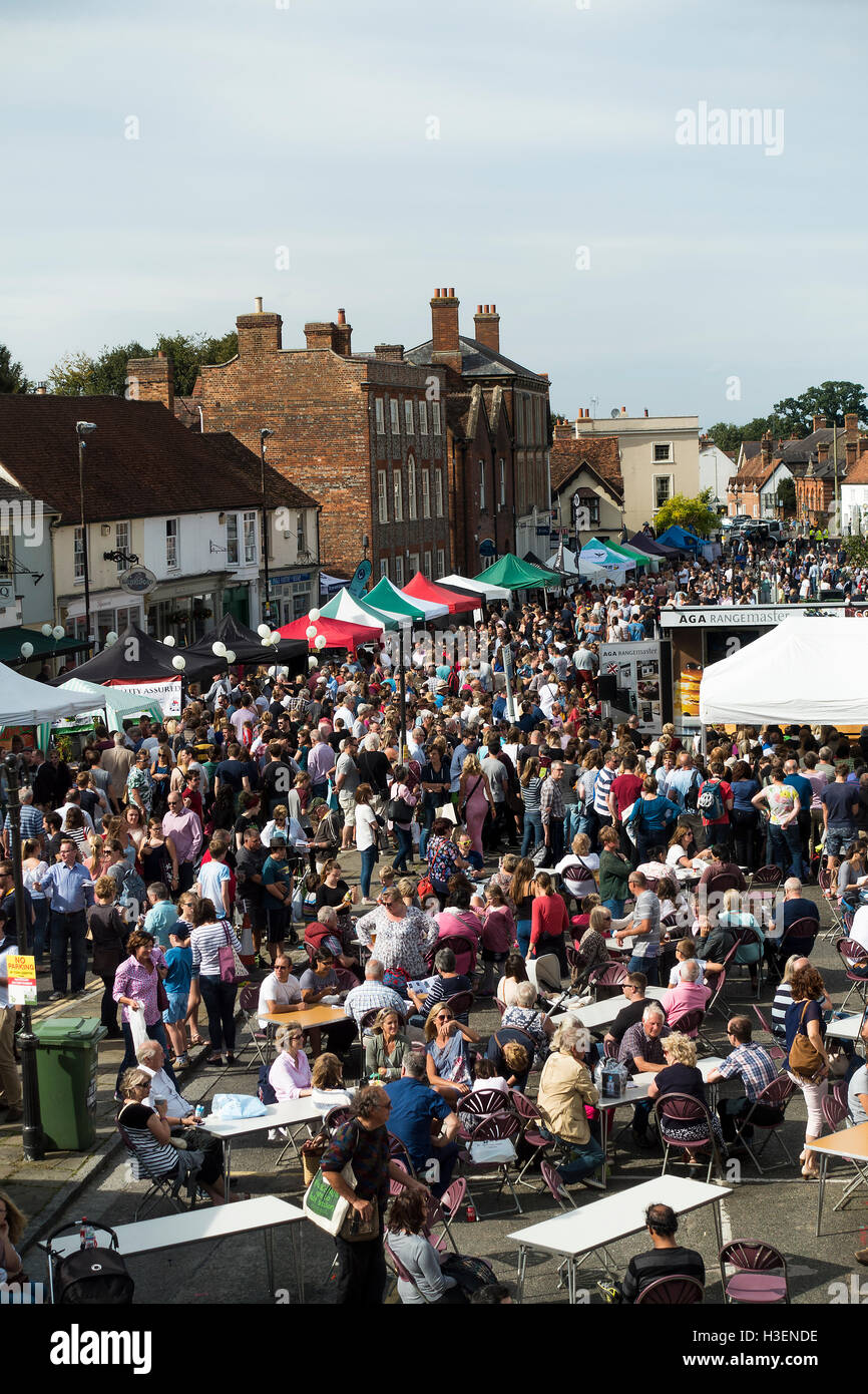 Hundreds of People Enjoying Thame Food Festival in the Sunshine Oxfordshire England United Kingdom UK Stock Photo