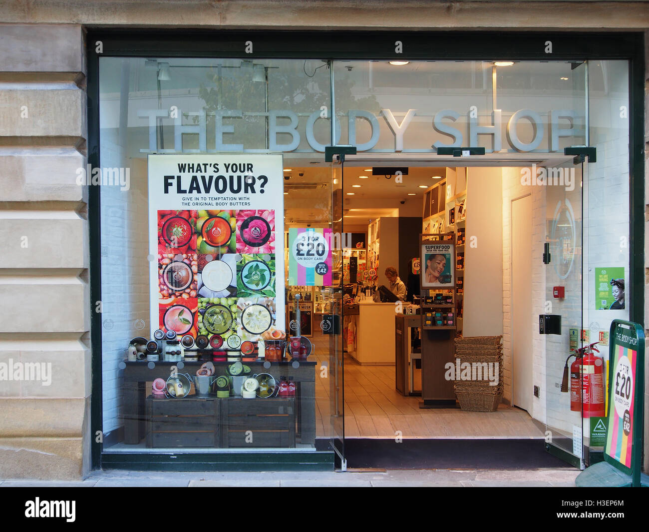 Shop front window display of The Body Shop Manchester city centre center.Interior and exterior of the ethical shop founded by Anita Roddick in 1976. Stock Photo