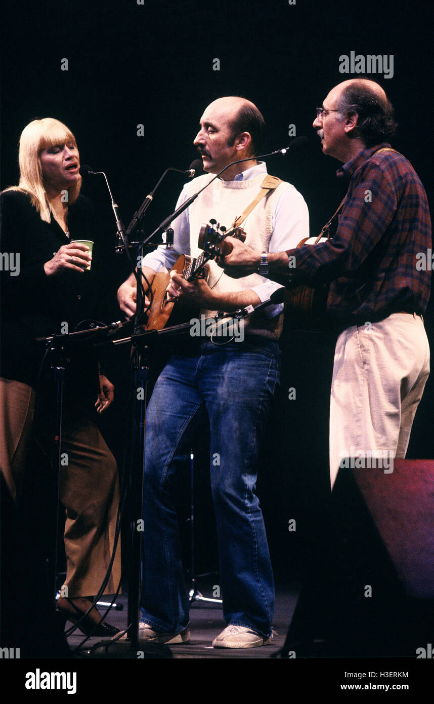 American folk group Peter, Paul and Mary performing in 1985. © Gary Gershoff / MediaPunch Stock Photo