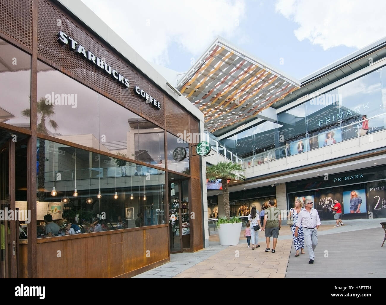 Starbucks with shoppers in FAN Shopping Centre on a sunny day on September  29, 2016 in Palma de Mallorca, Balearic islands Spain Stock Photo - Alamy
