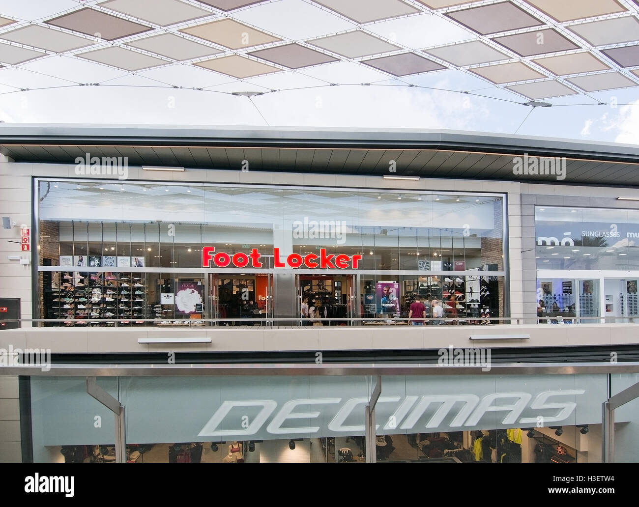 Foot Locker store with shoppers in FAN Mallorca Shopping Centre on a sunny  day on September 29, 2016 in Palma de Mallorca, Spain Stock Photo - Alamy
