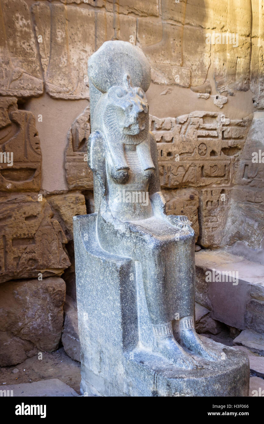 Statue of a goddess of ancient egypt hi-res stock photography and ...
