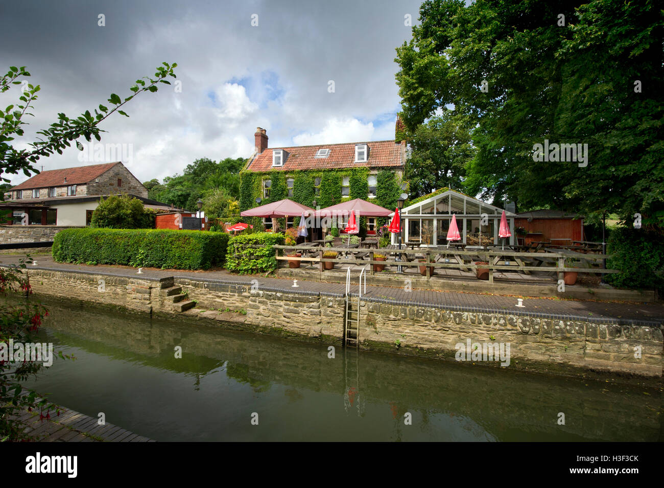 The jolly sailor public house hi-res stock photography and images