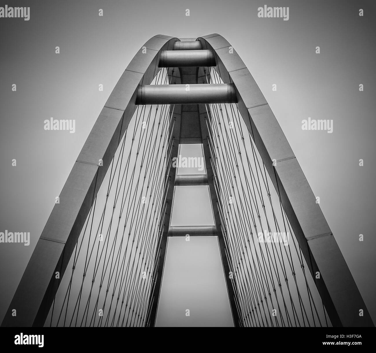 Bridge black white hi-res stock photography and images - Alamy