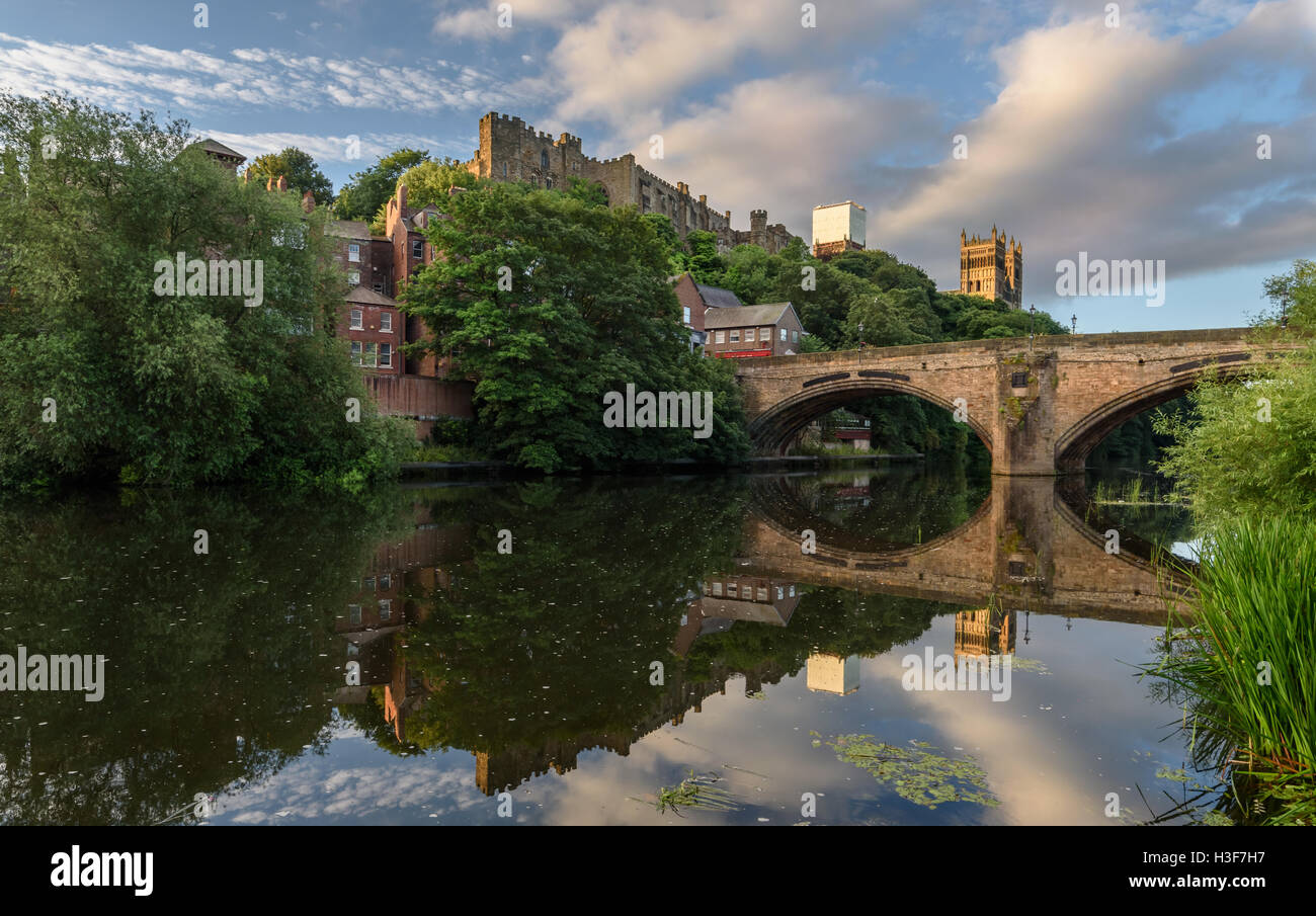 Durham Cathedral occupies a strategic position on a promontory high above the River Wear. Stock Photo