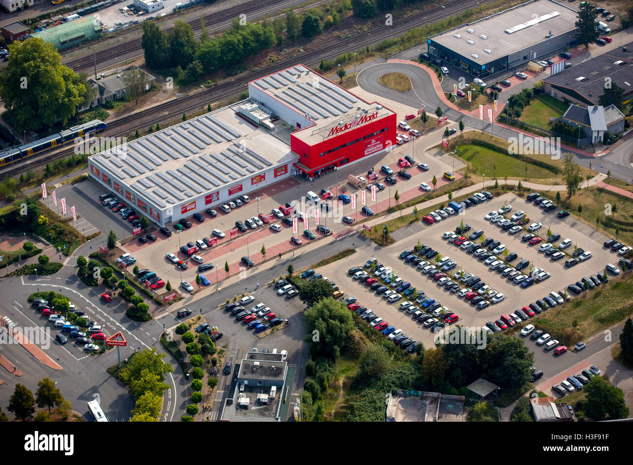 Mediamarkt é Uma Cadeia De Venda De Produtos Eletrônicos De Consumo Imagem  de Stock Editorial - Imagem de europa, fachada: 204338329