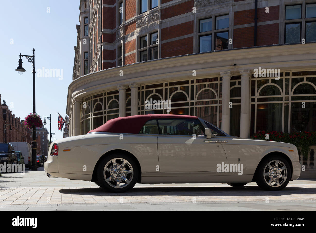 Rolls Royce Phantom Drophead Coupé parked in Mayfair, London, England Stock Photo