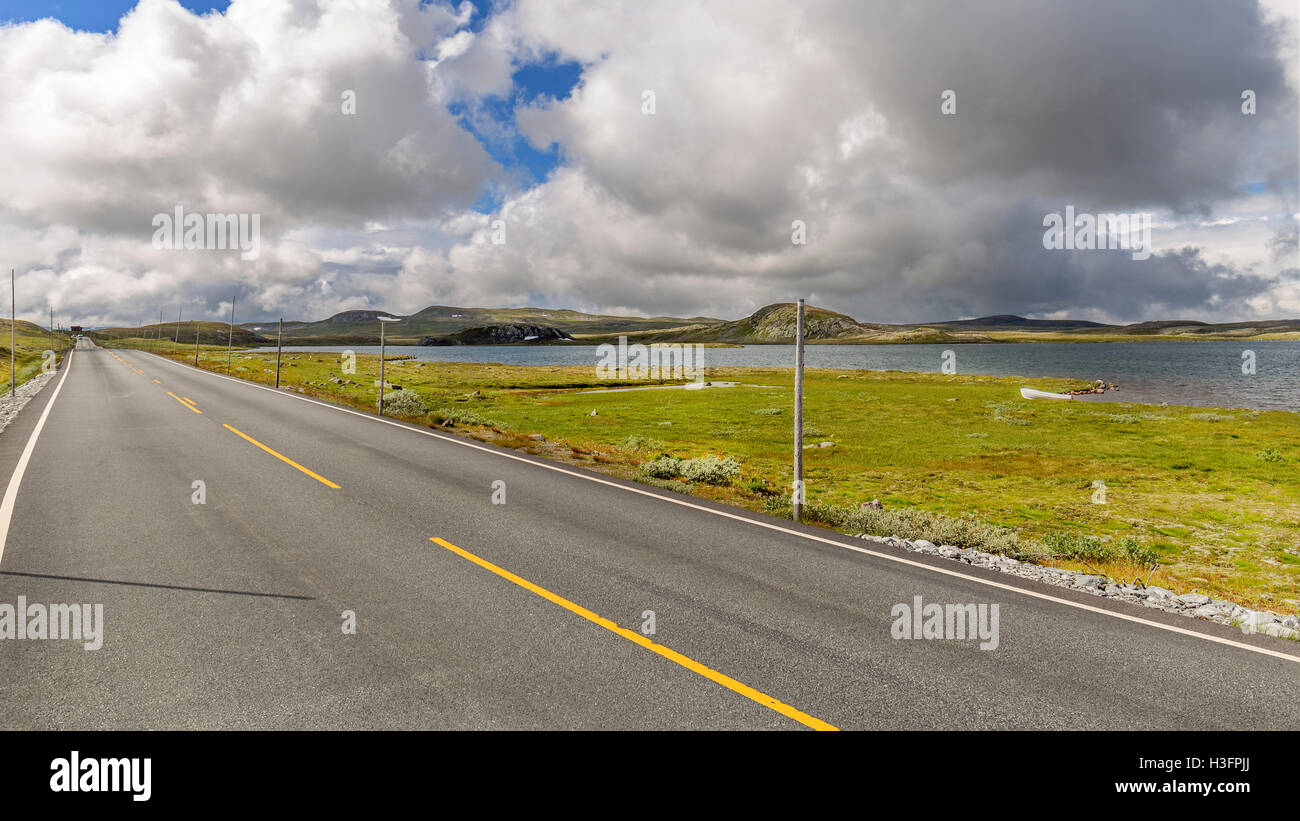 Road across Hardangervidda plateau in Hordaland, Norway Stock Photo