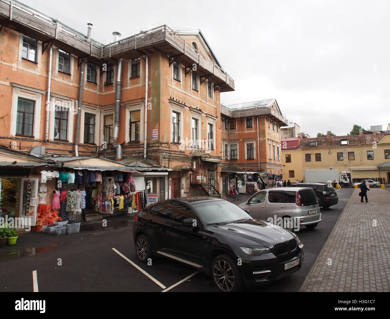Apraksin dvor, Aprashka, Апраксин двор, Апрашка pic73 Stock Photo - Alamy