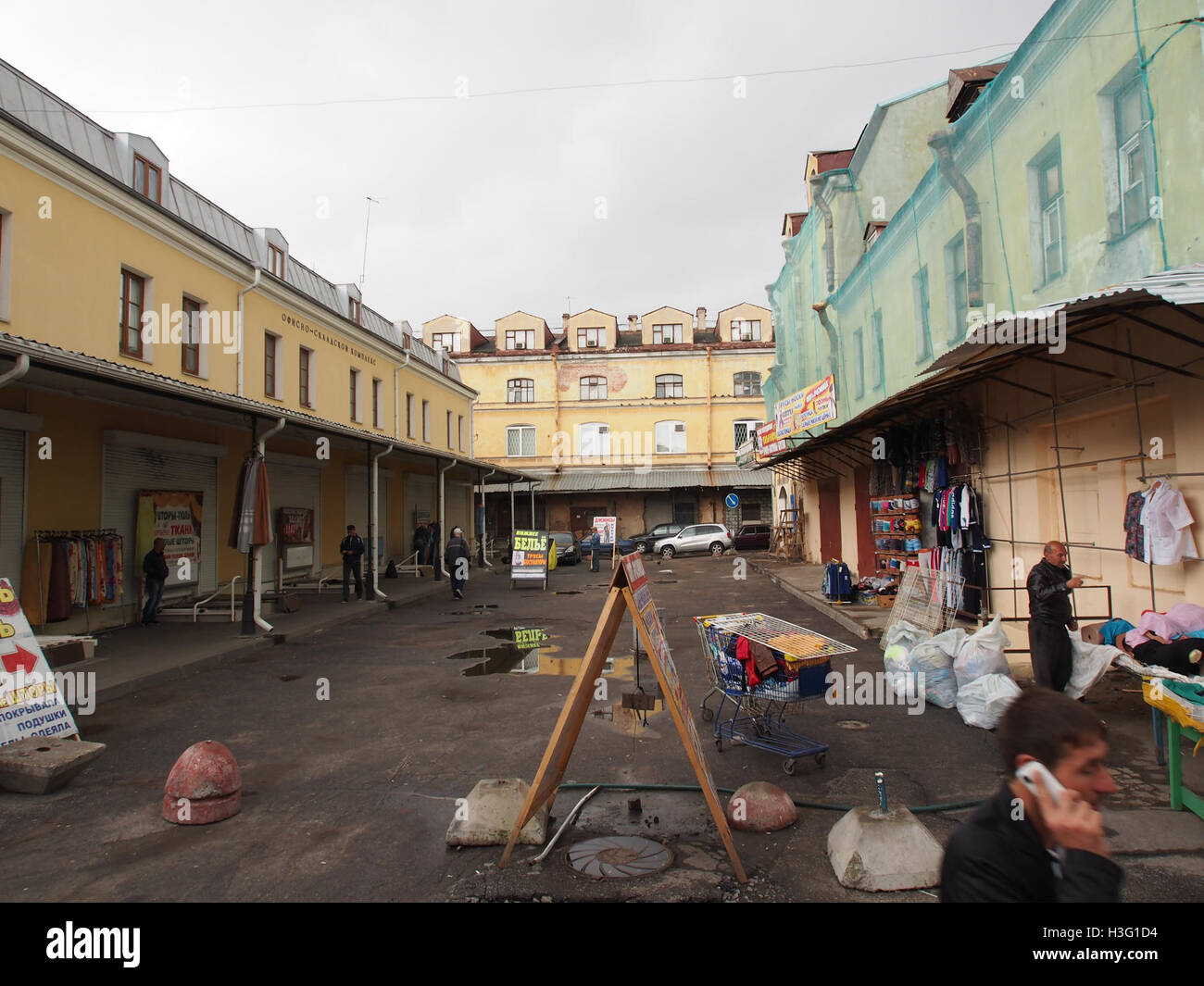 Апраксин двор в питере. Питер апраксин двор рынок. Питер апраксин двор рынок. Апраксин двор санкт-петербург. Апраксин двор санкт-петербург рынок.
