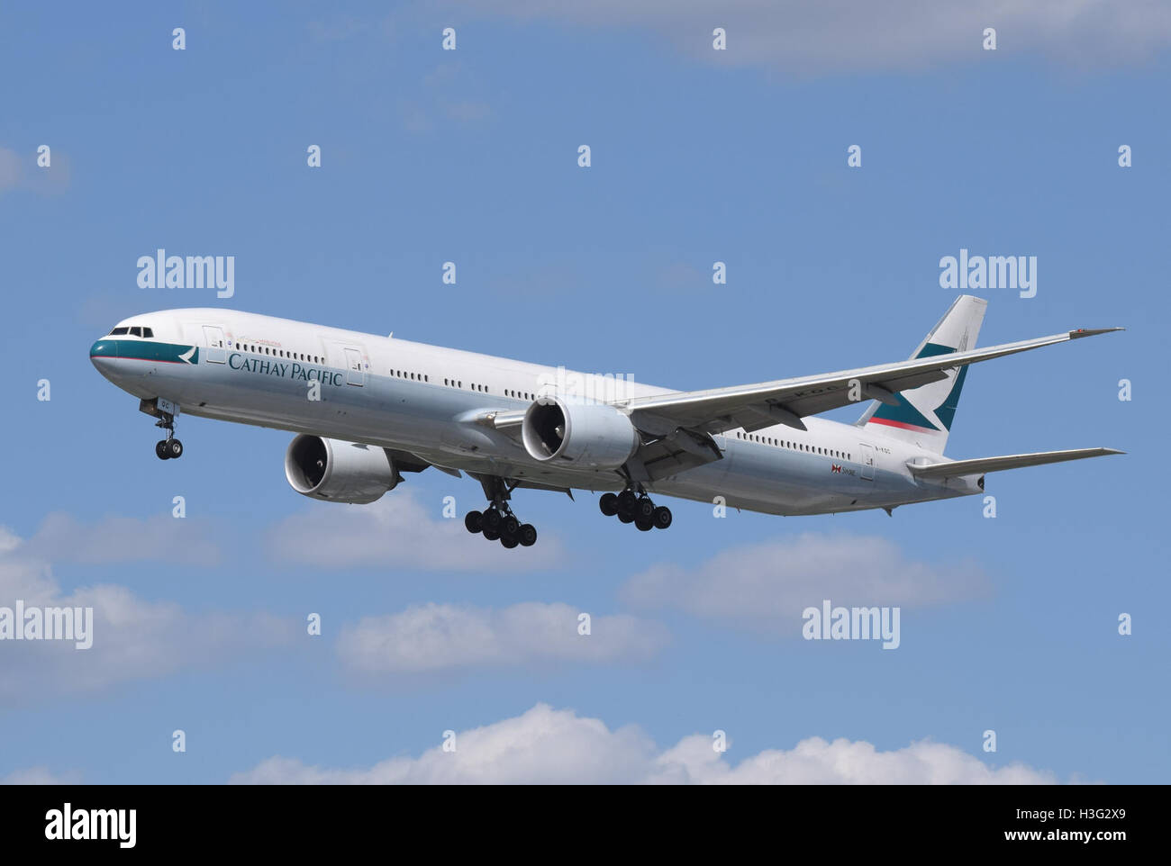 Cathay Pacific Boeing 777-300ER (B-KQC) arrives London Heathrow 7Jun2015 arp Stock Photo